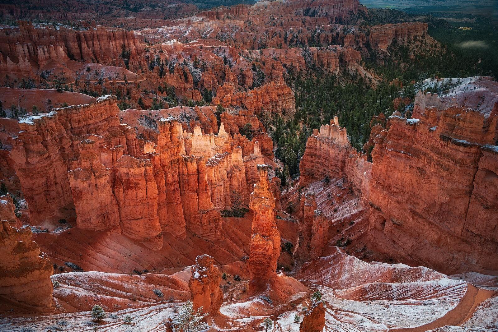 Wallpapers landscape Bryce Canyon cliffs on the desktop