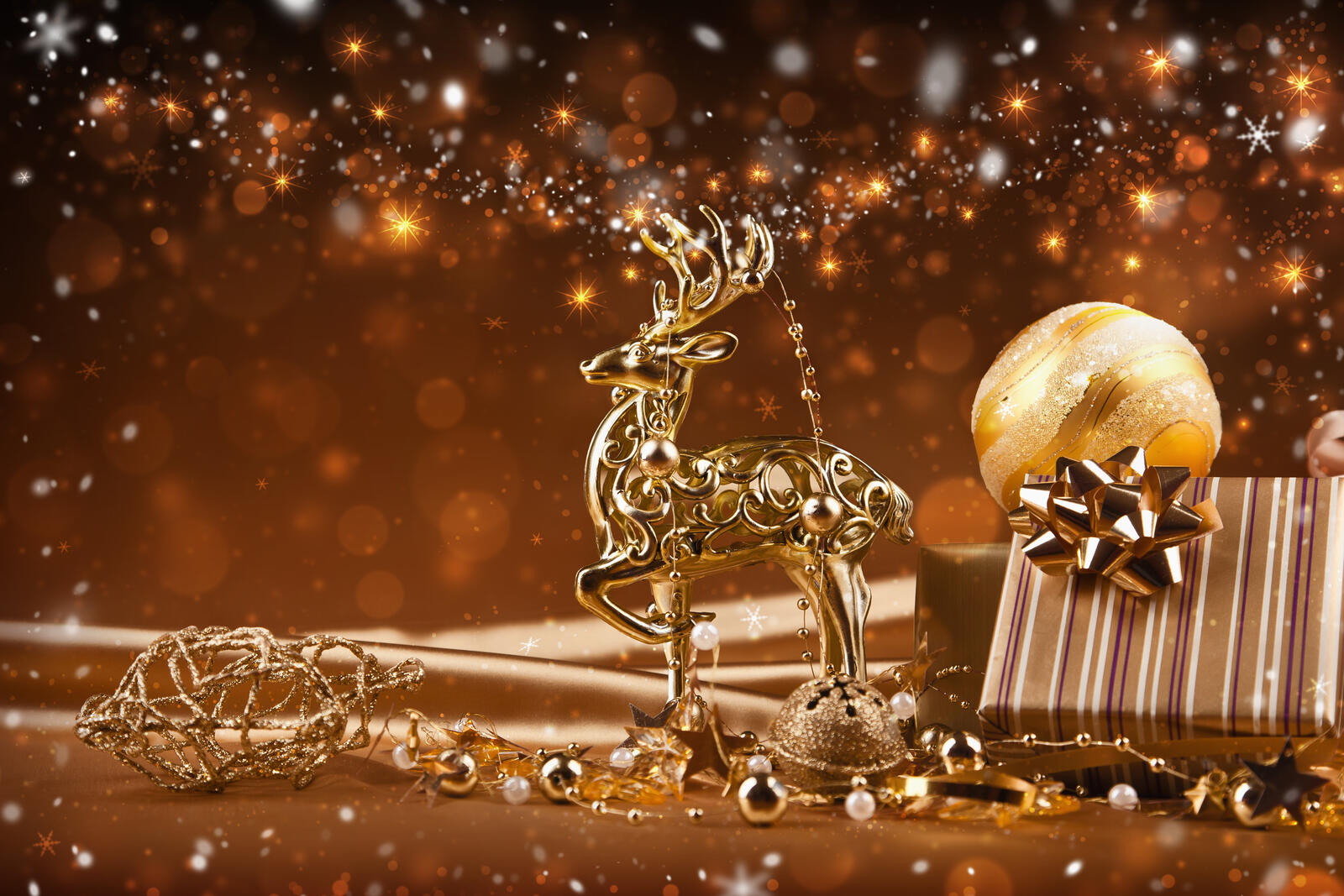 Обои Рождество украшения золотые на рабочий стол