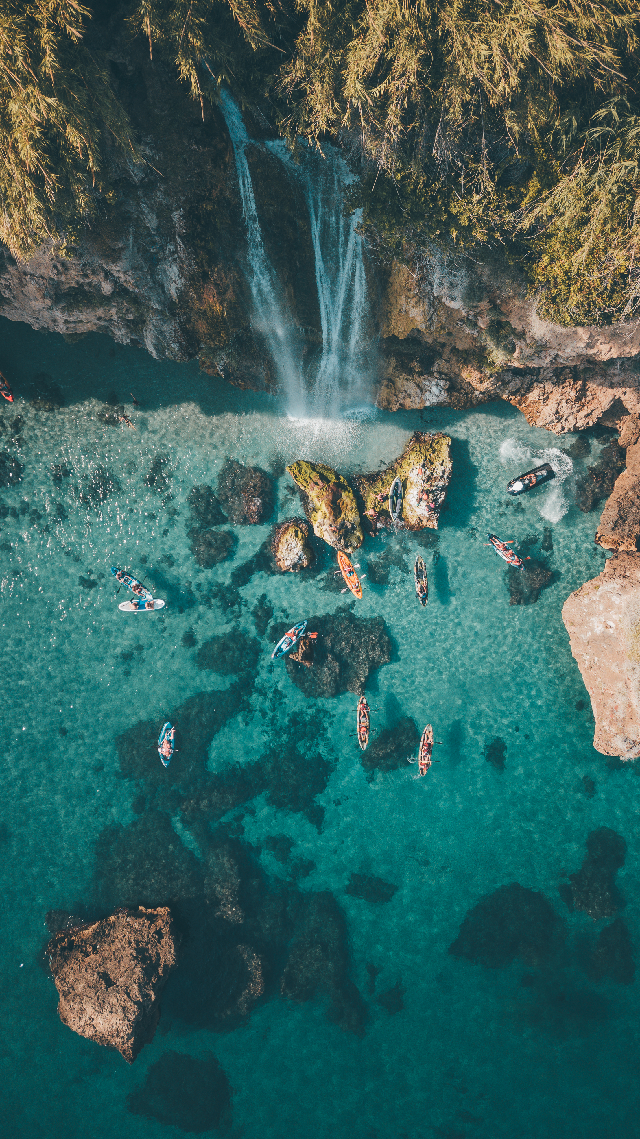 Фото скалы водопад синее море - бесплатные картинки на Fonwall