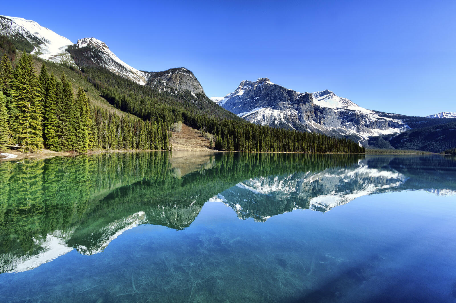 Бесплатное фото Изумрудное озеро в Канаде