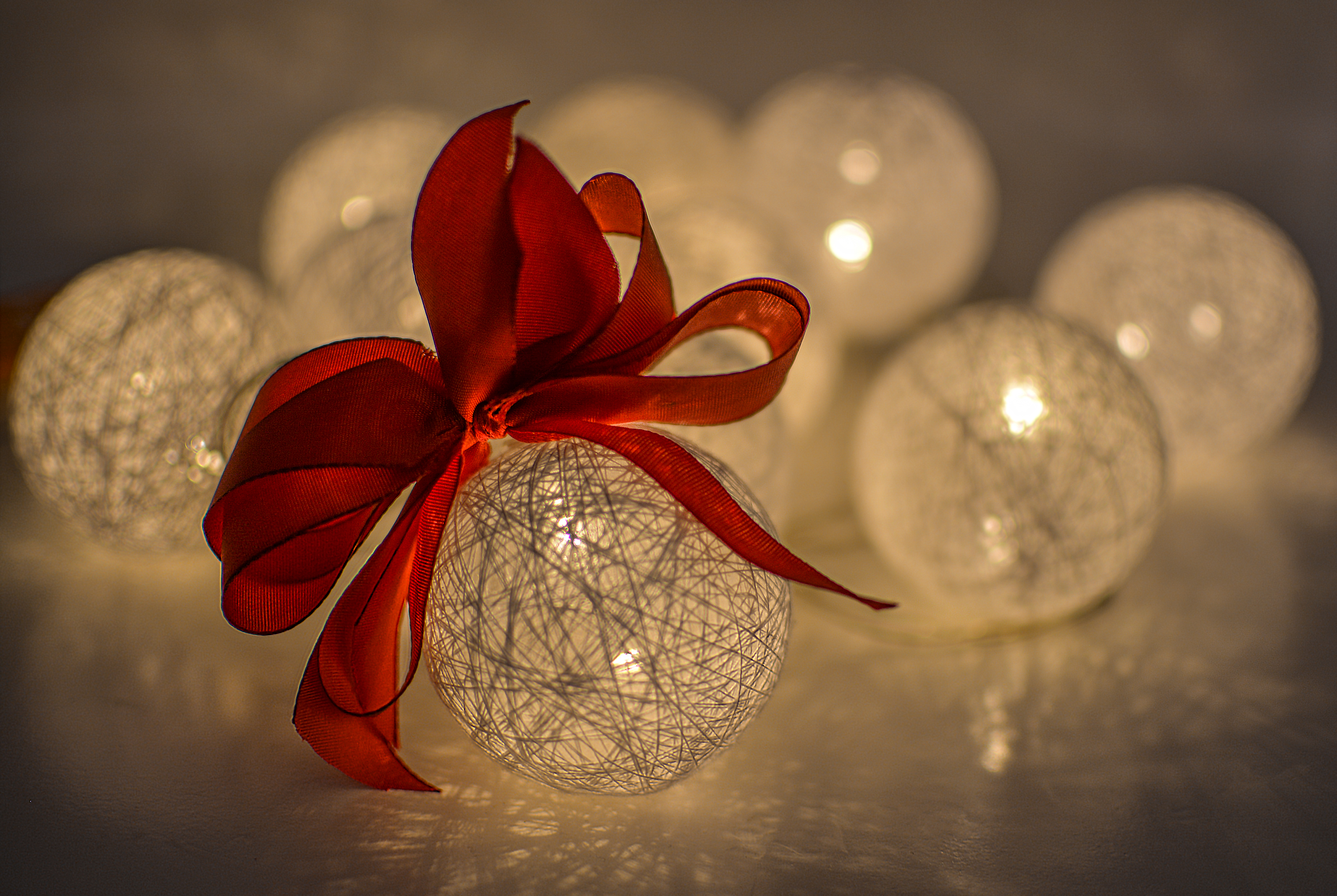 Wallpapers Christmas ball bauble on the desktop