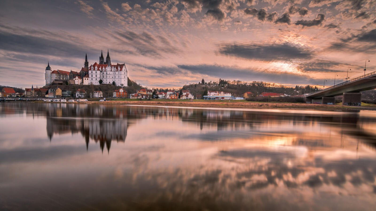 Wallpapers A view of the castle and the Cathedral of Meissen in Saxony Saxony Meissen on the desktop