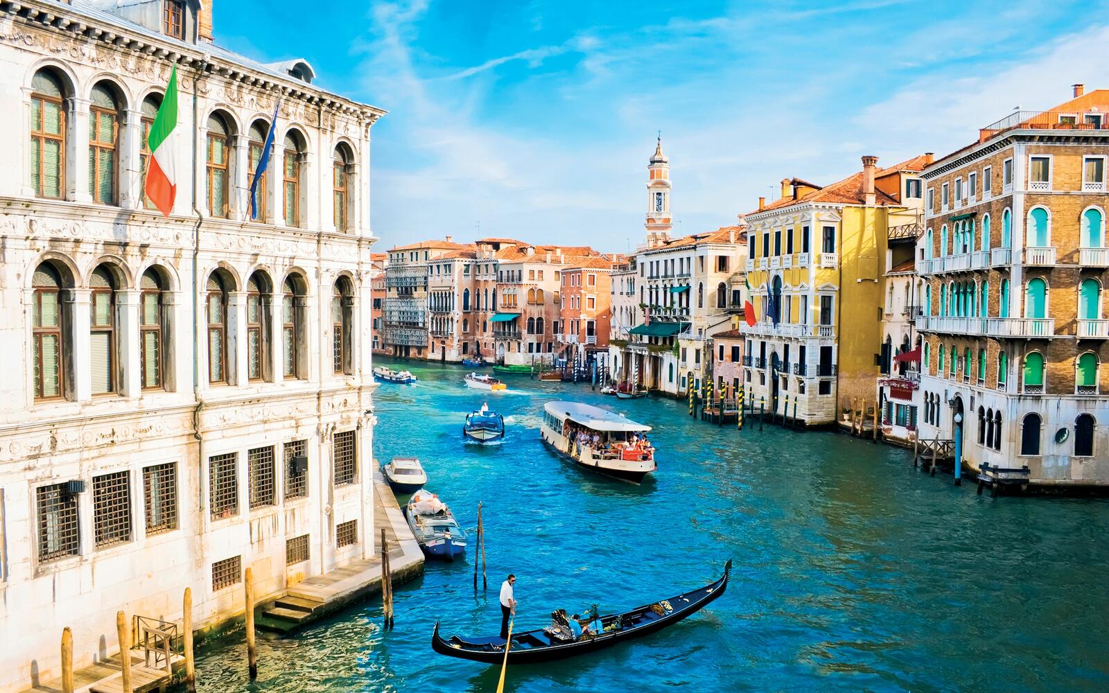 Бесплатное фото Канал Венеция и лодочки