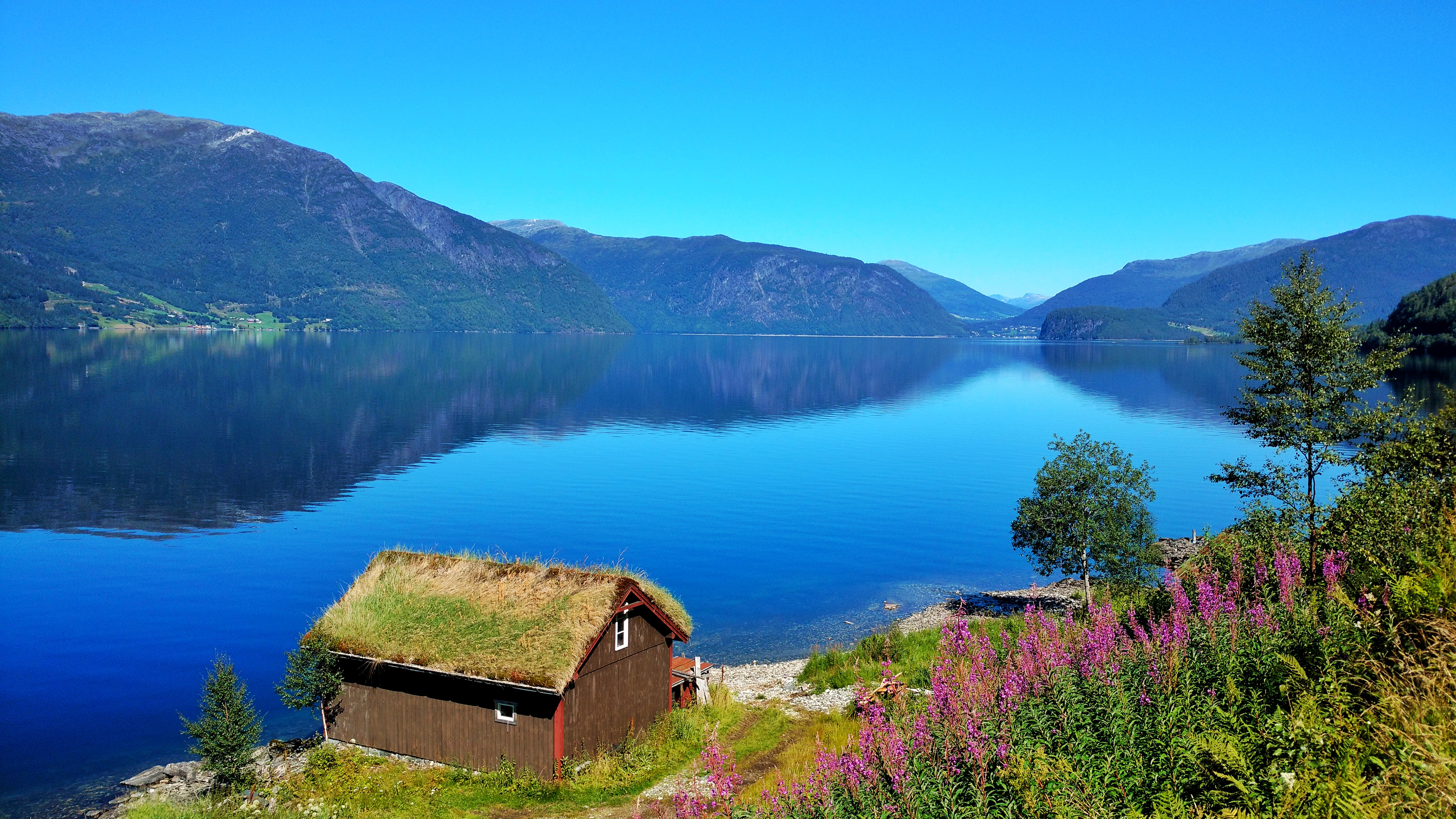 Обои Озеро Хорниндальсватнет Норвегия горы на рабочий стол