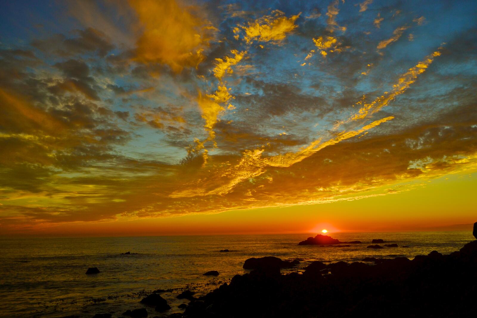 免费照片平静的大海在夕阳下