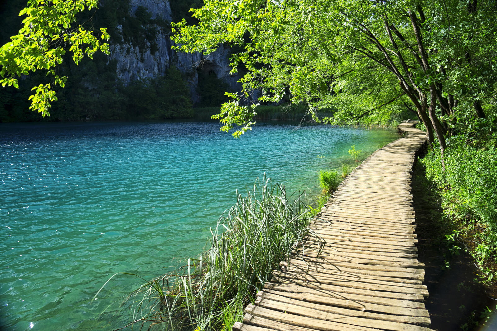 Обои Хорватия голубое озеро национальный парк Плитвицкие озера на рабочий стол