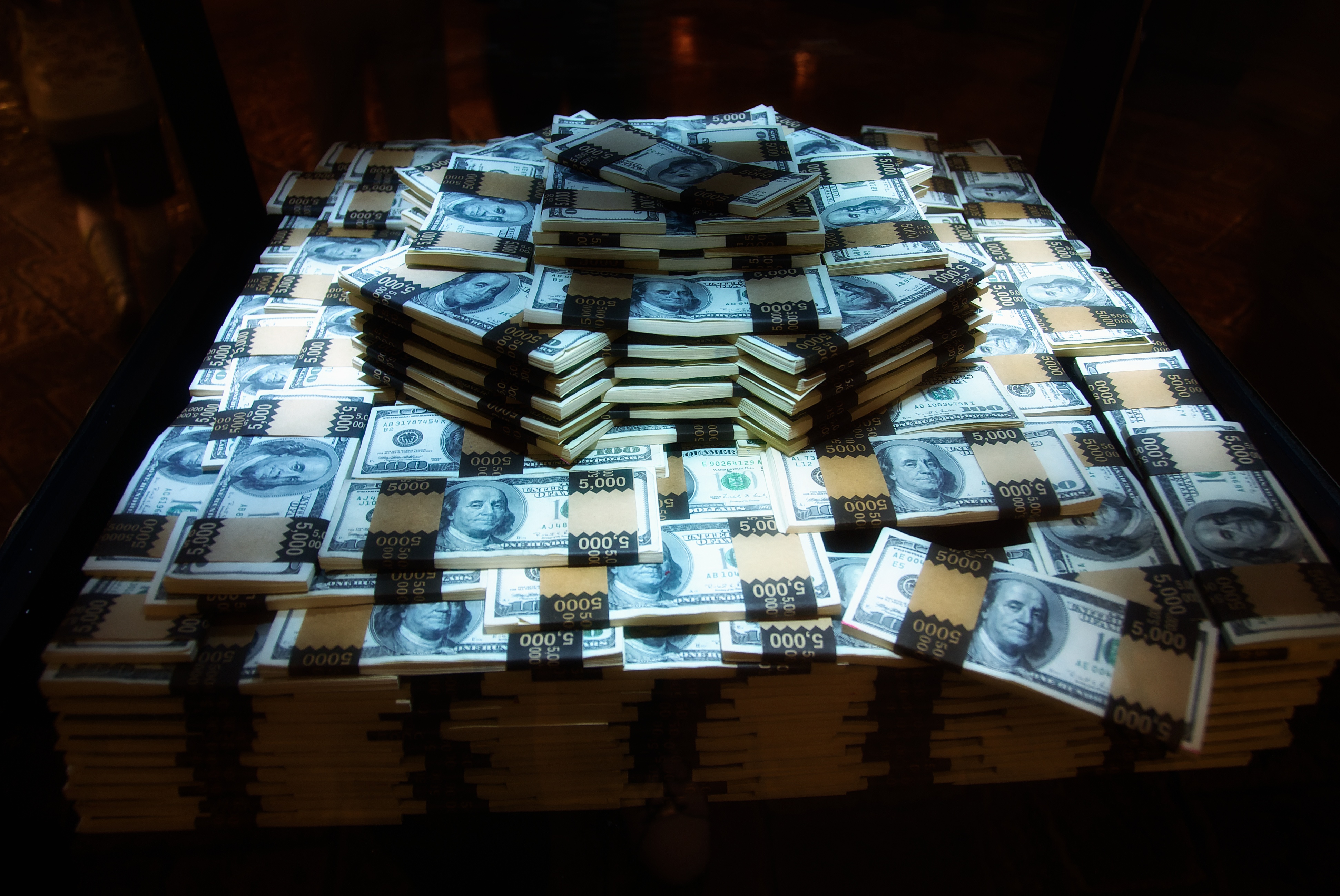 桌面上的壁纸一百万美元 钱 货币