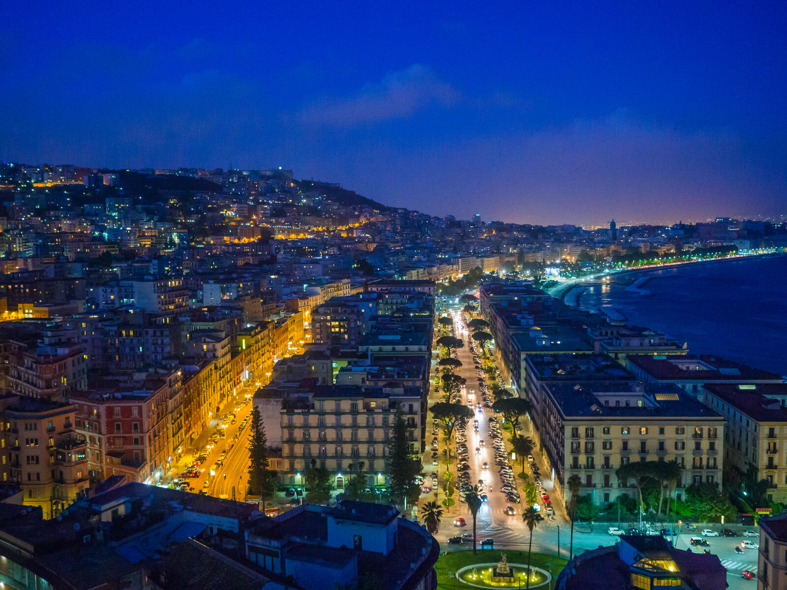 Обои ночной город панорама Италия на рабочий стол