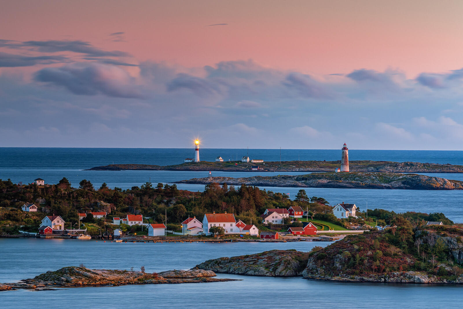 Обои Остров Мердо и магазин маяков Торунген Арендал Норвегия закат на рабочий стол