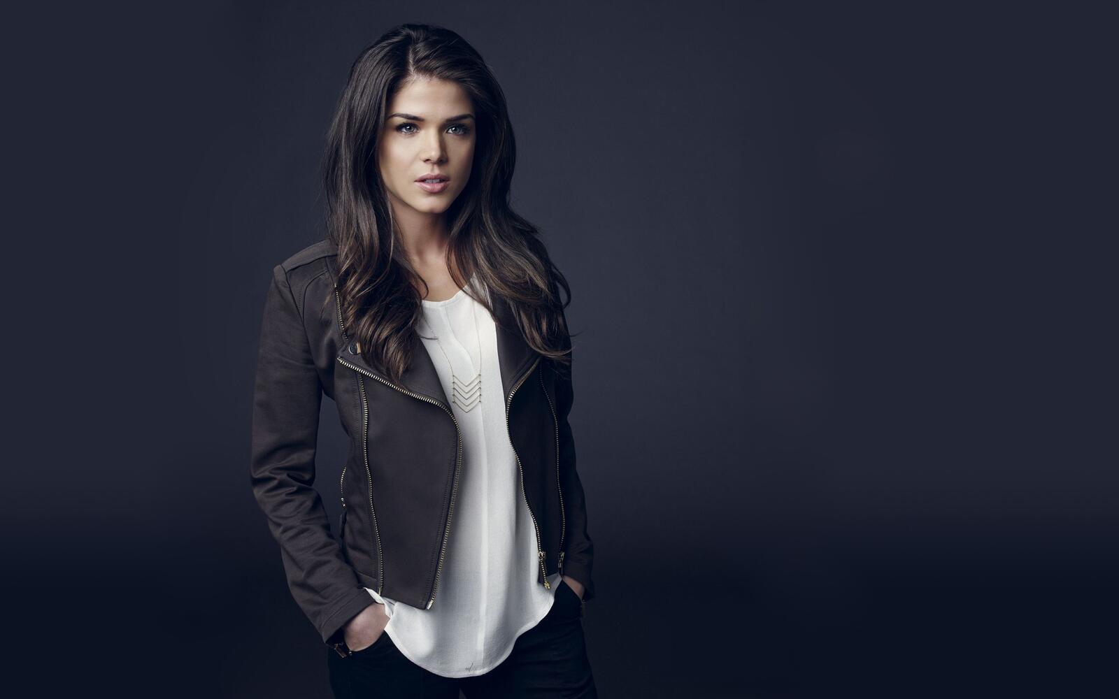 Wallpapers Marie Avgeropoulos celebrity girls on the desktop