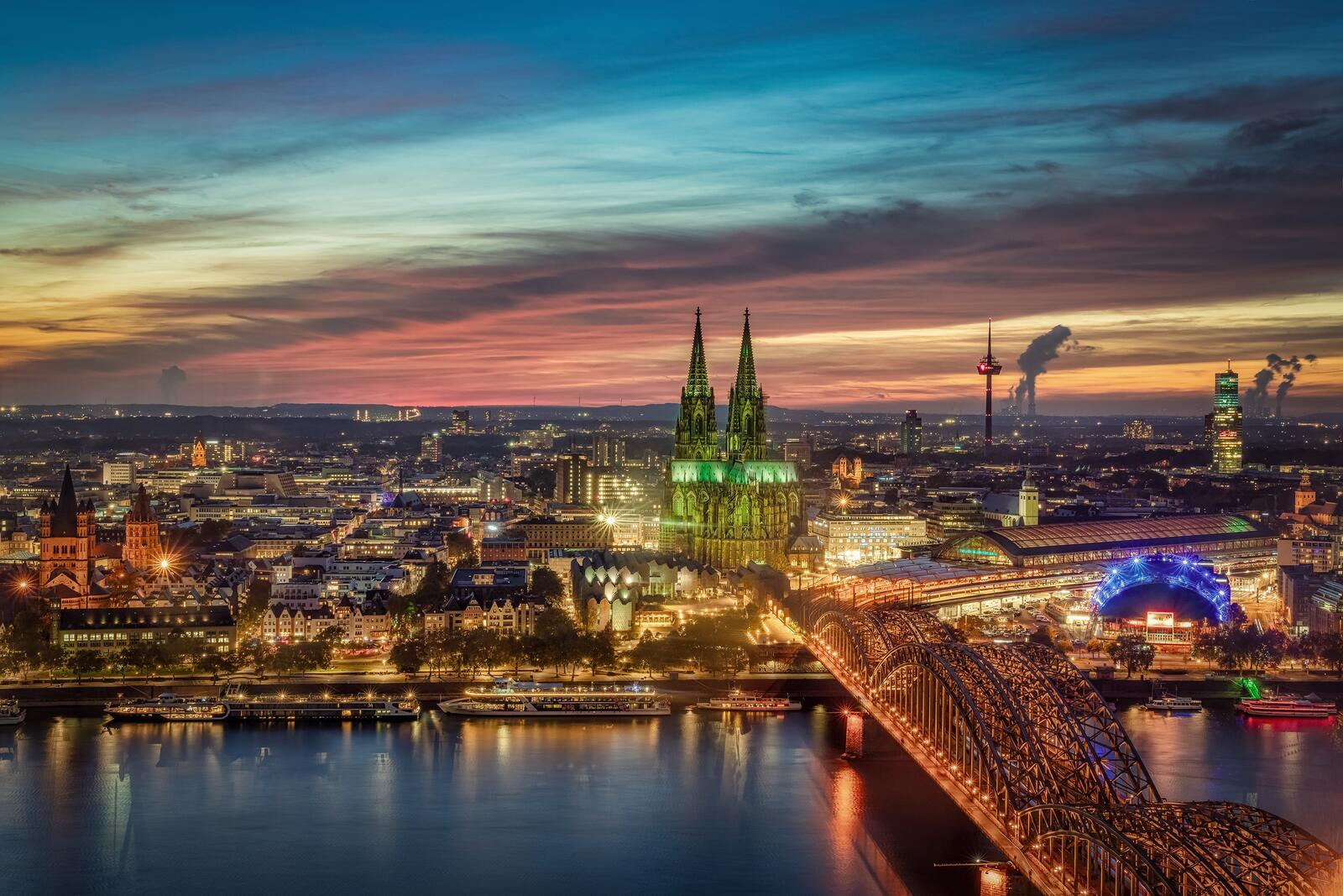 Wallpapers Blue hour in the city of Cologne on the river Rhine Cologne river Rhine on the desktop