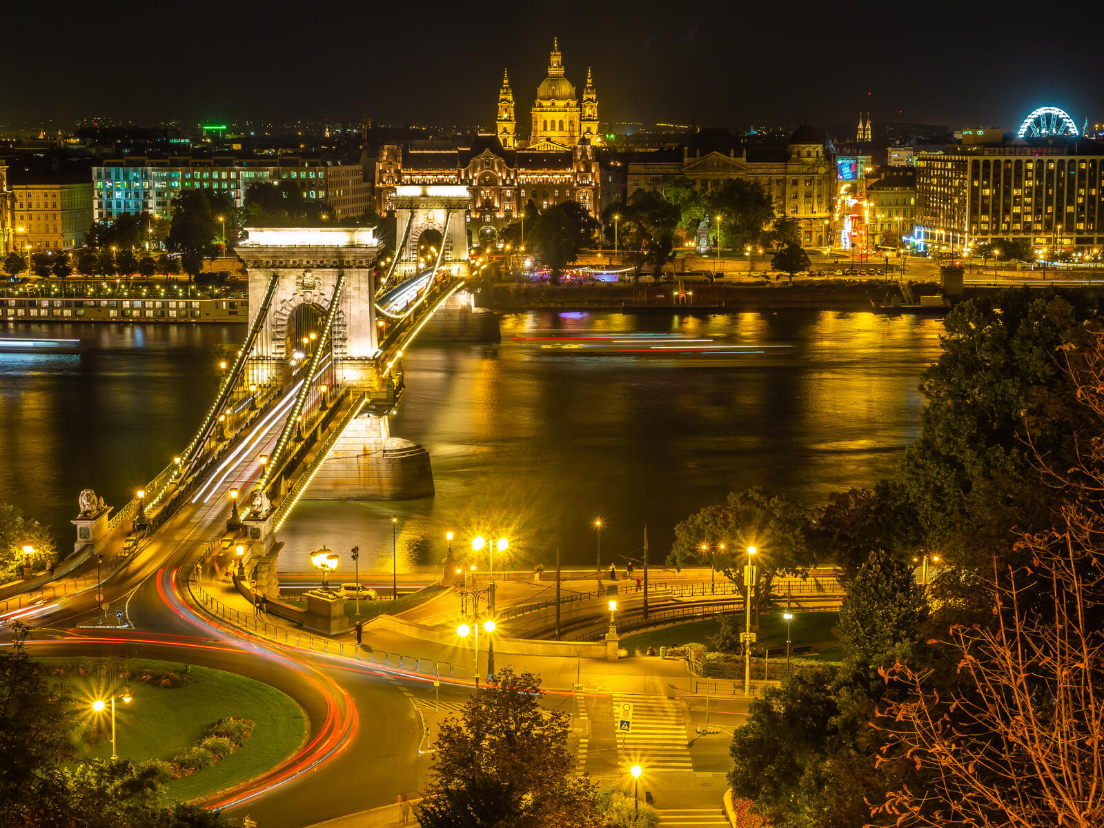 Free photo Colorful evening in Budapest