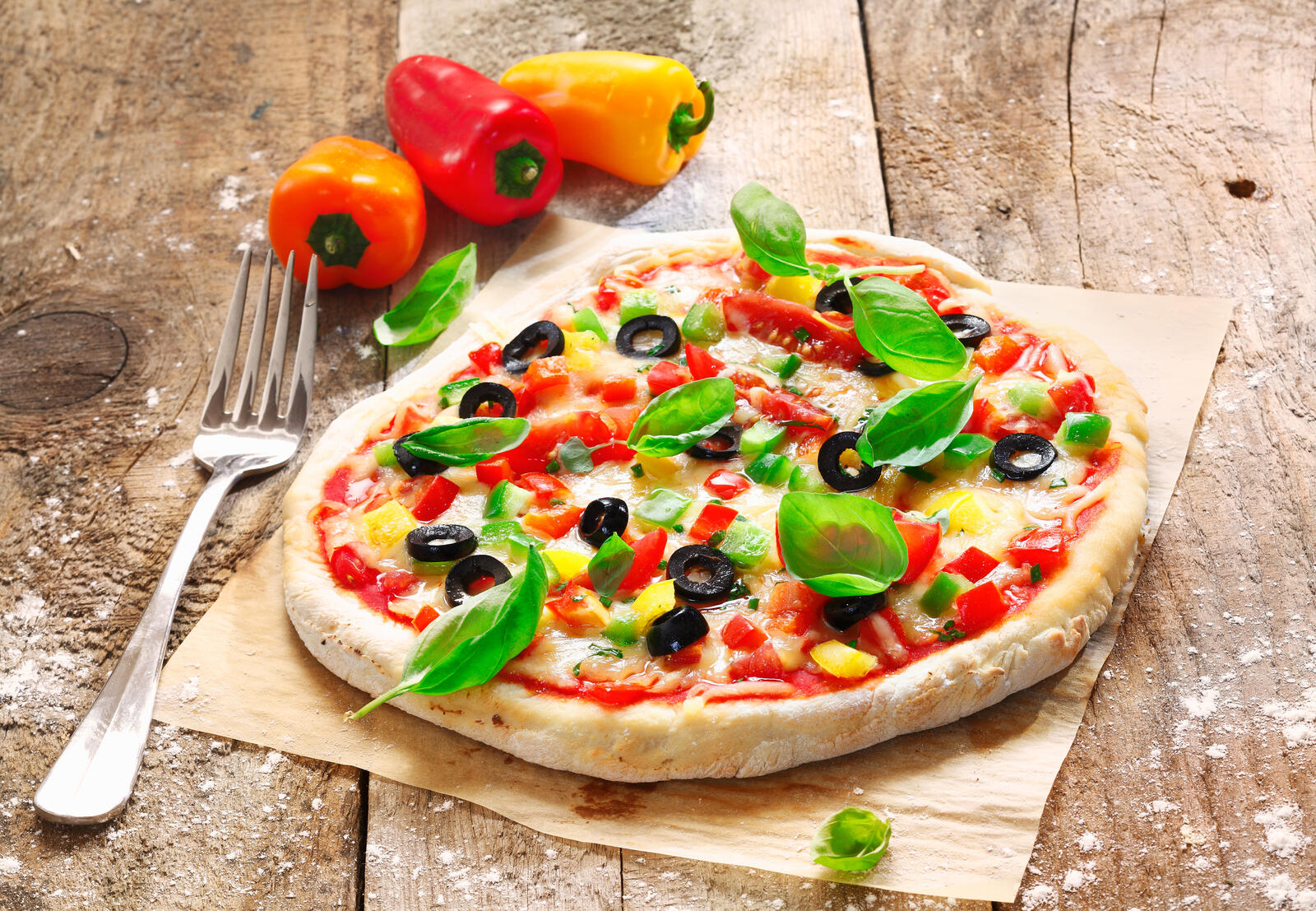 Free photo Pizza with bell pepper