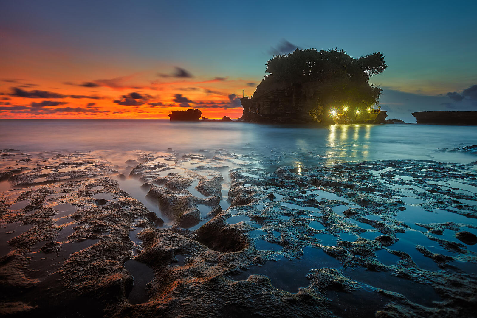 Wallpapers the eyes of Tanah Lot Bali Indonesia on the desktop
