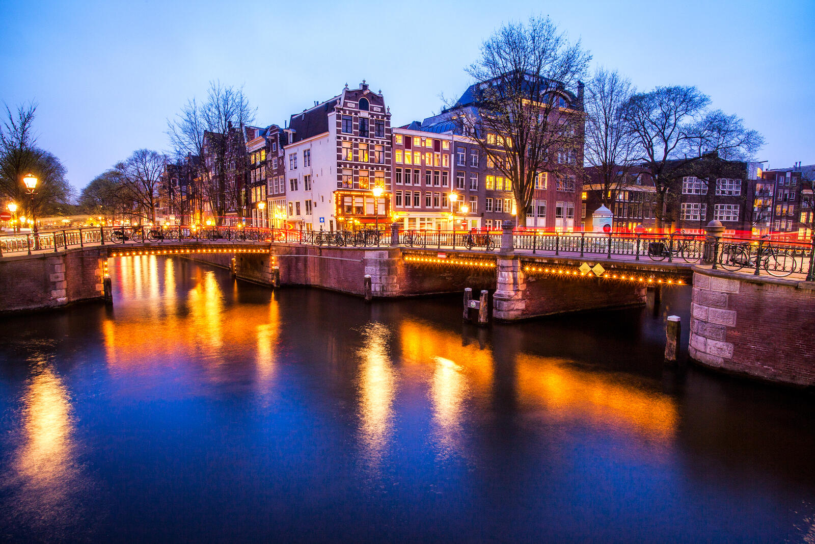 桌面上的壁纸阿姆斯特丹 晚上 照明