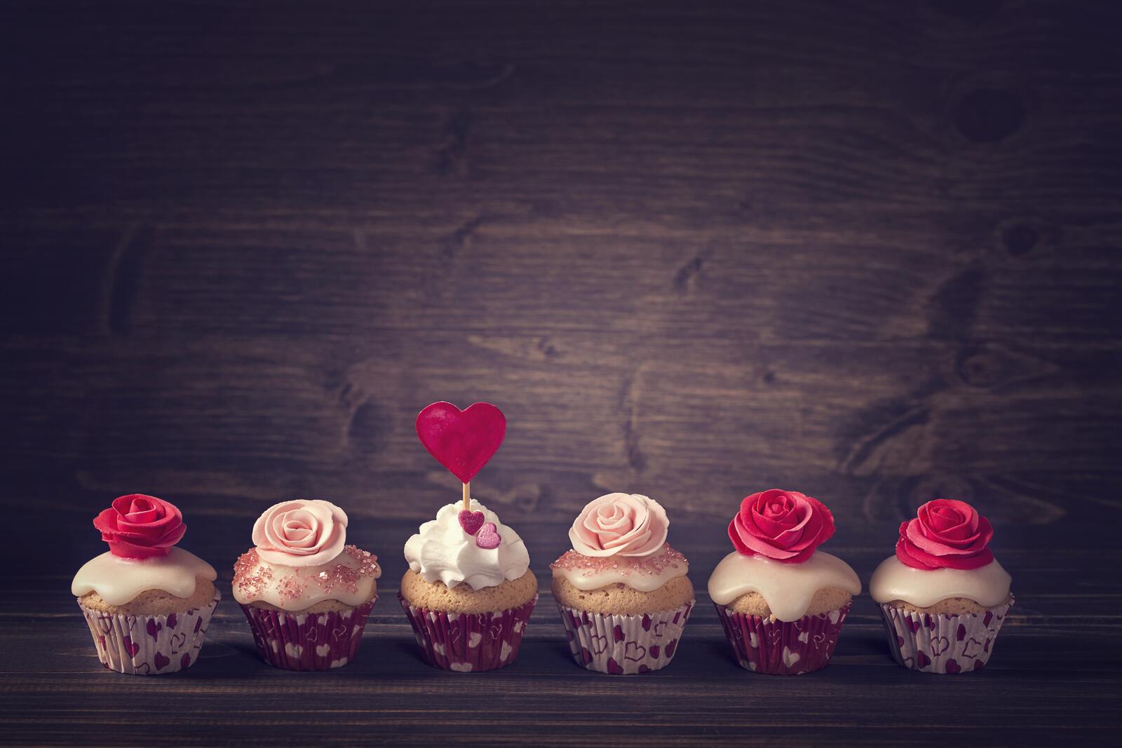 Free photo Cupcakes with roses