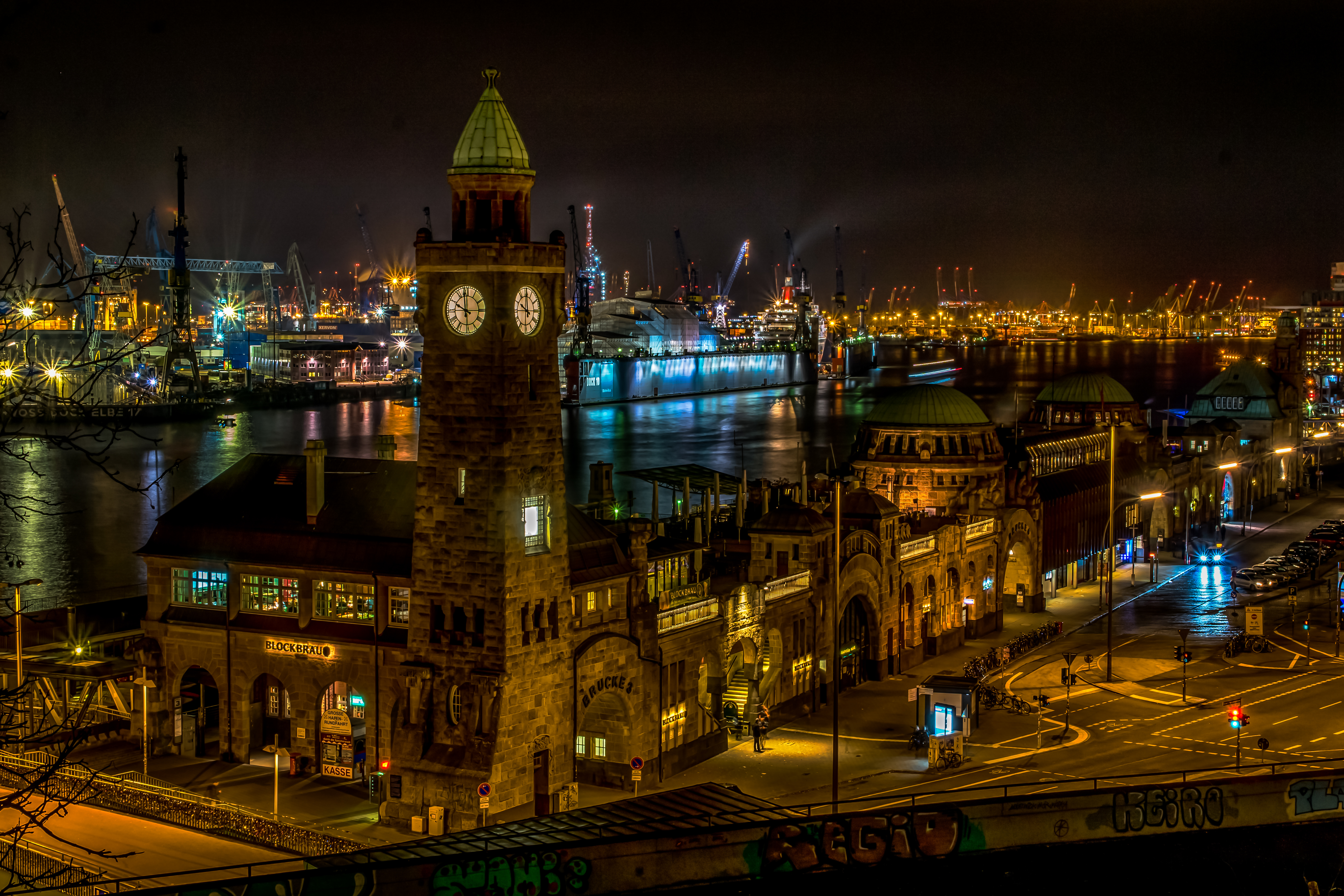 Скачайте бесплатное фото о пристань Св Павла в Гамбурге Гамбург ночь. 