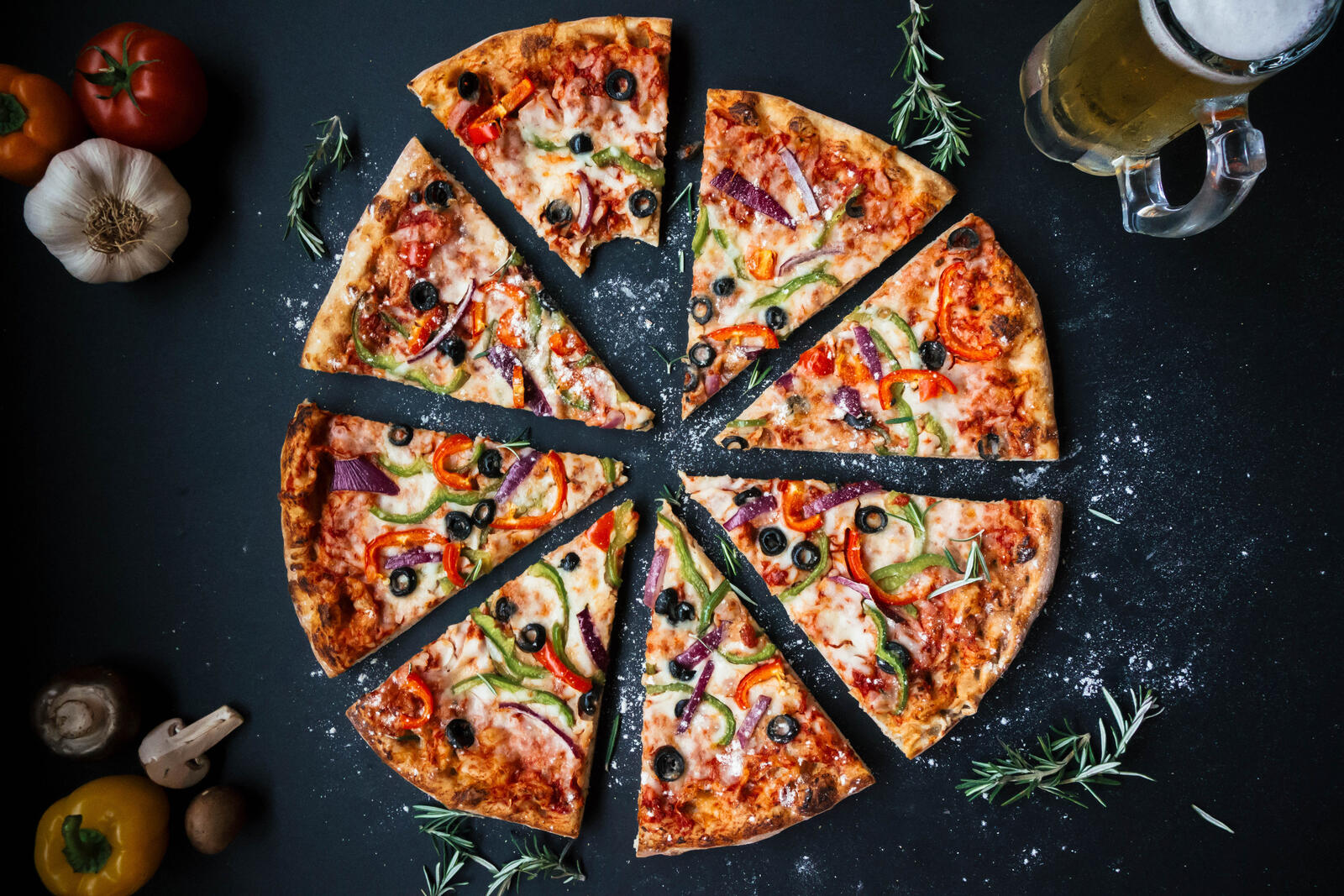 Free photo Slices of tasty pizza