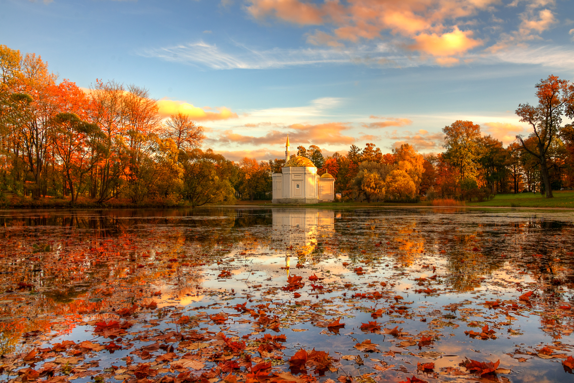 Обои озеро закат осенние листья на рабочий стол