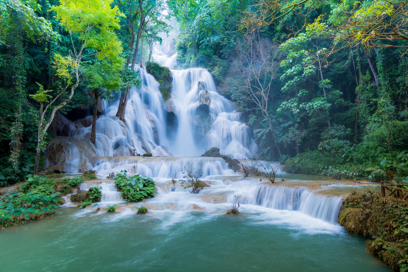 Обои Tat Kuang Si Waterfalls in Luang Prabang Laos Тат Куанг Си на рабочий стол
