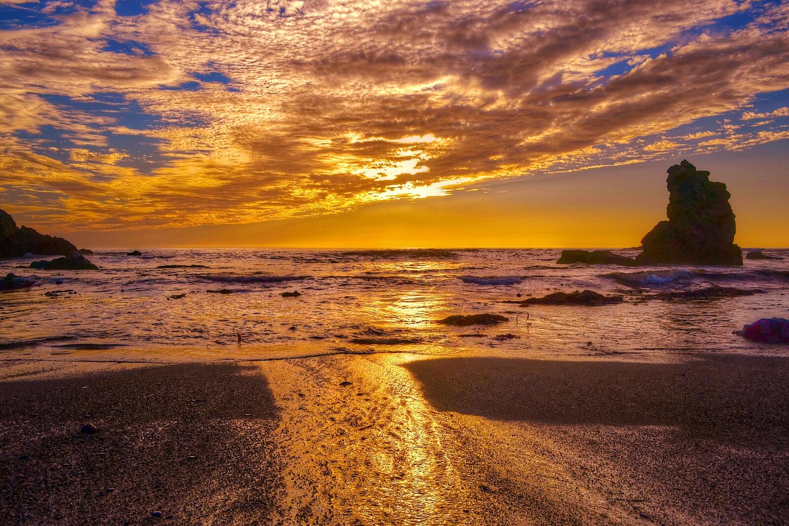 Бесплатное фото Каменистый берег в Калифорнии