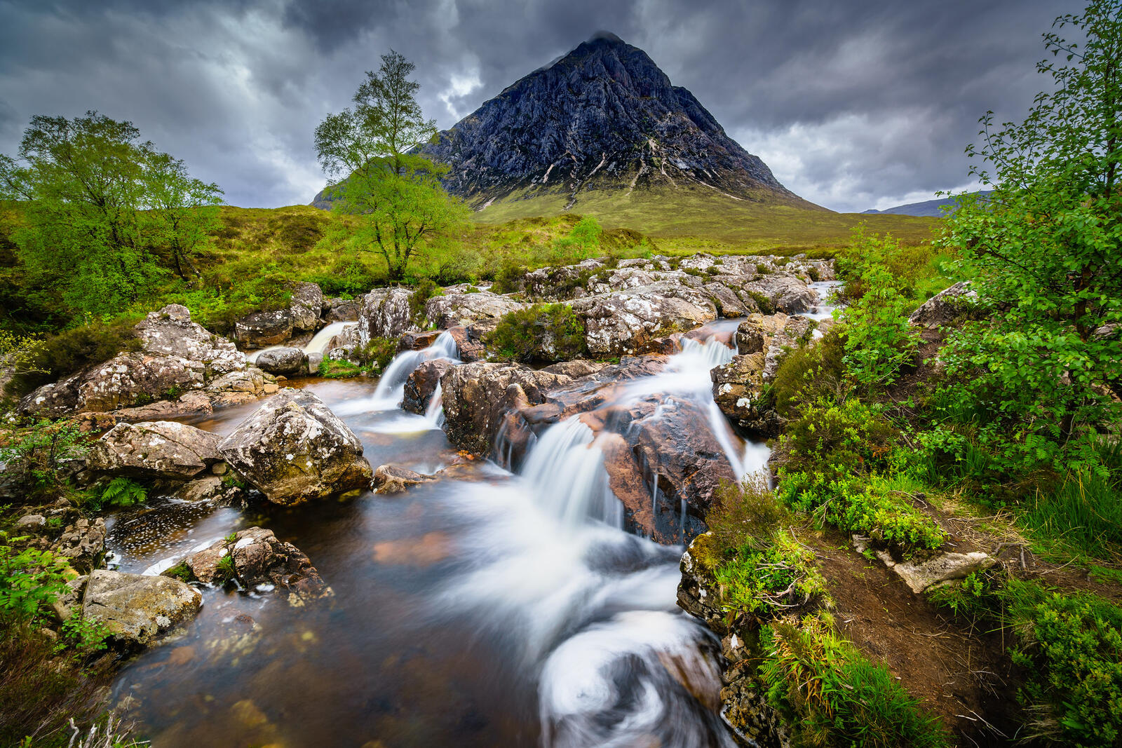 Wallpapers Waterfall on the mountain Pyramid of Buachaille Etive Mor United KINGDOM Scotland on the desktop