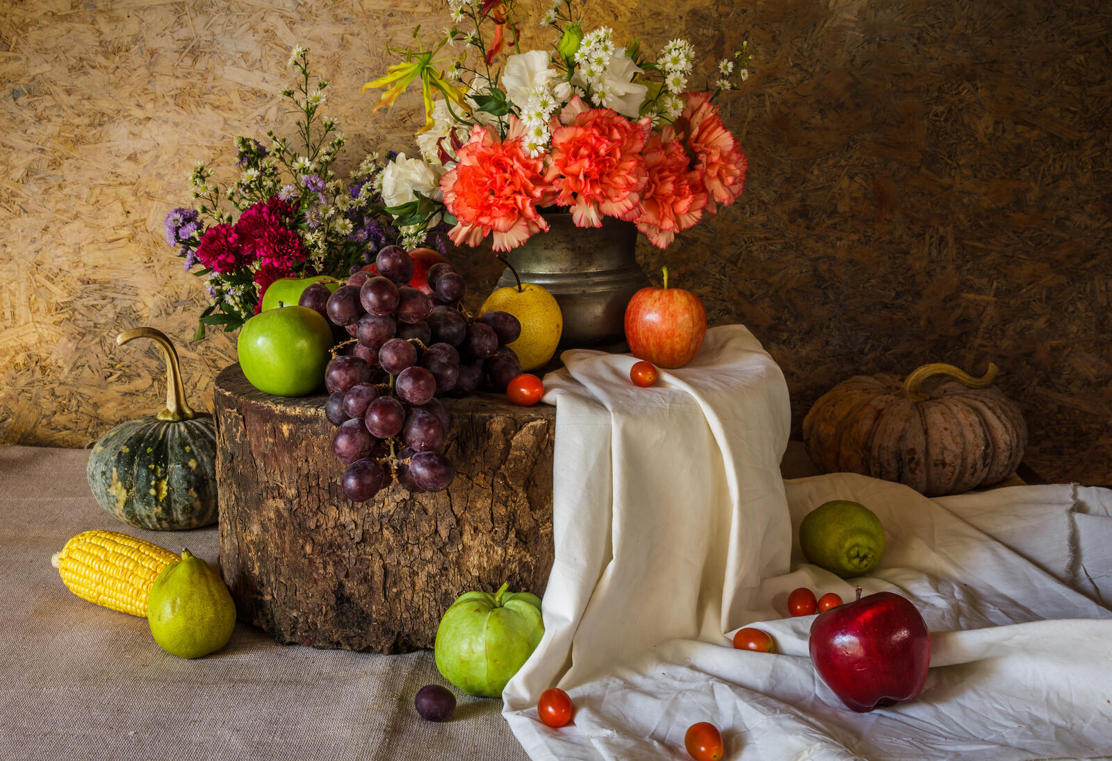Бесплатное фото Фрукты, виноград и гвоздика