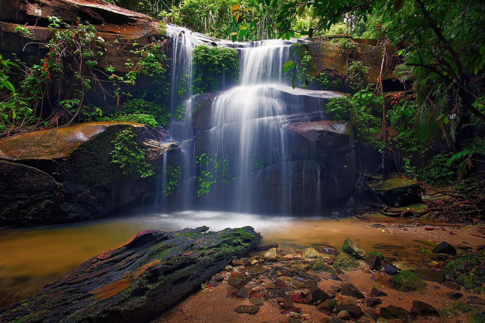 Обои Малайзия водопад лес на рабочий стол