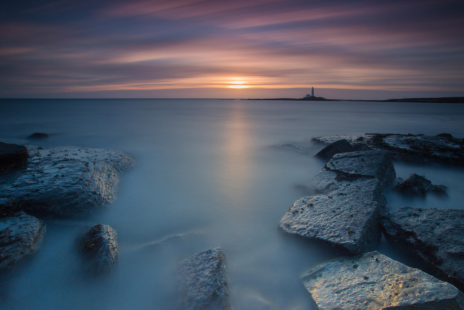 免费照片海上夕阳和石板