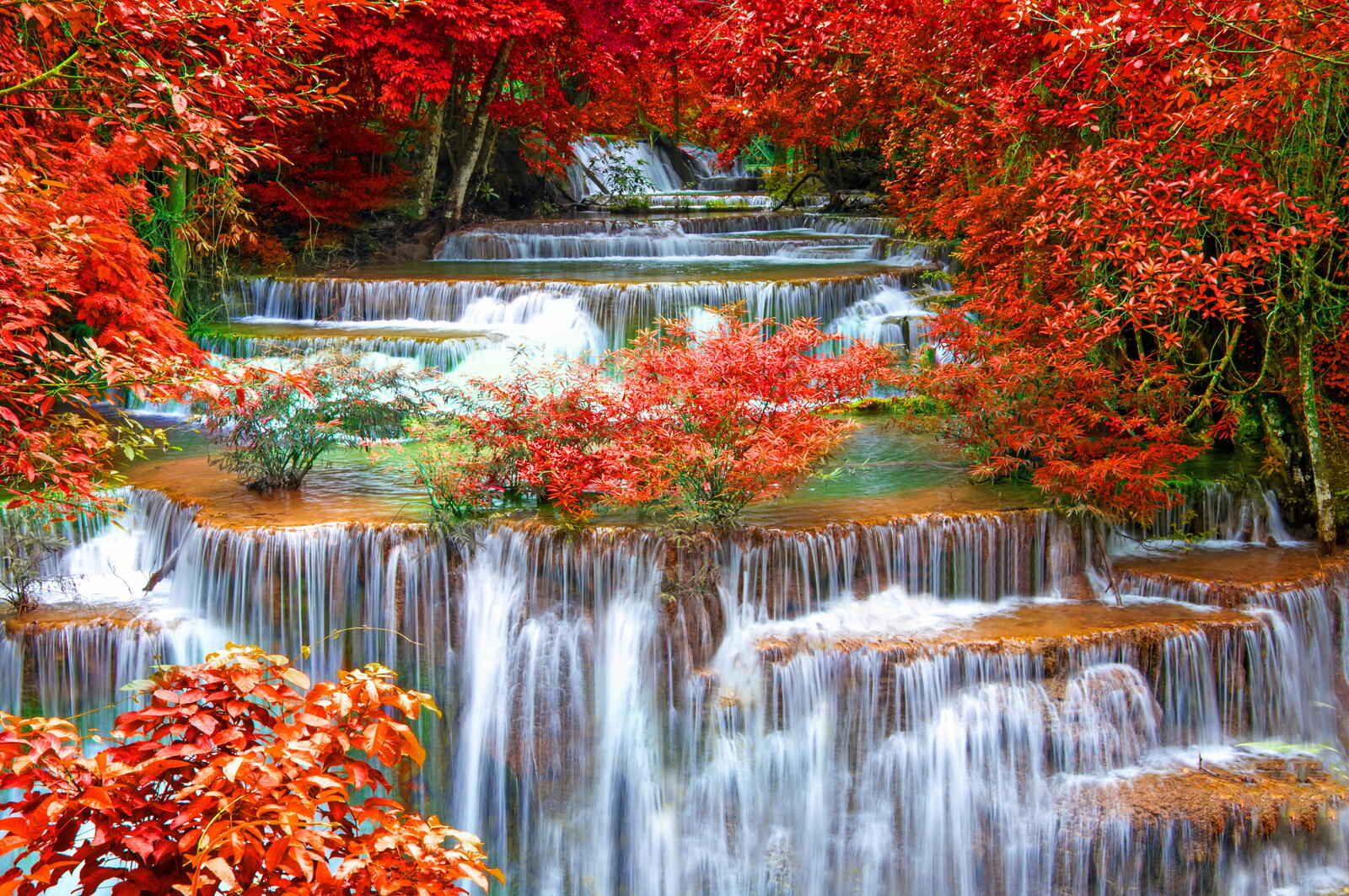 桌面上的壁纸泰国的季节 秋天的瀑布 北碧府的瀑布