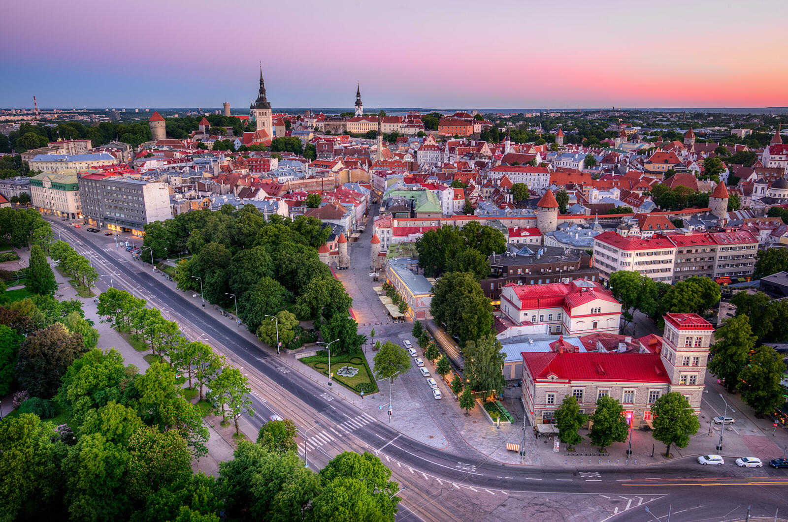Обои Tallinn Old Town Estonia закат на рабочий стол