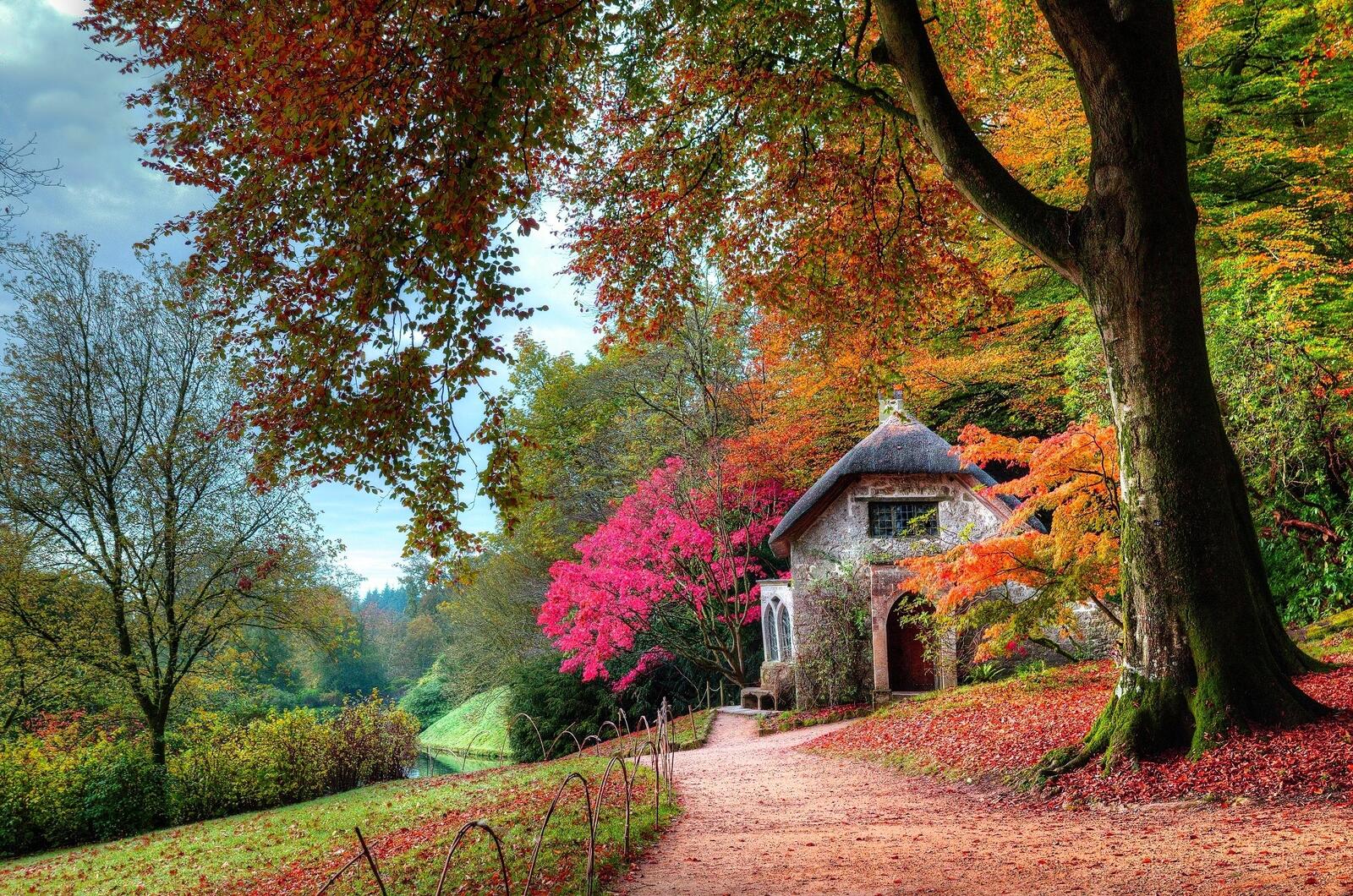Wallpapers fall garden cottage on the desktop