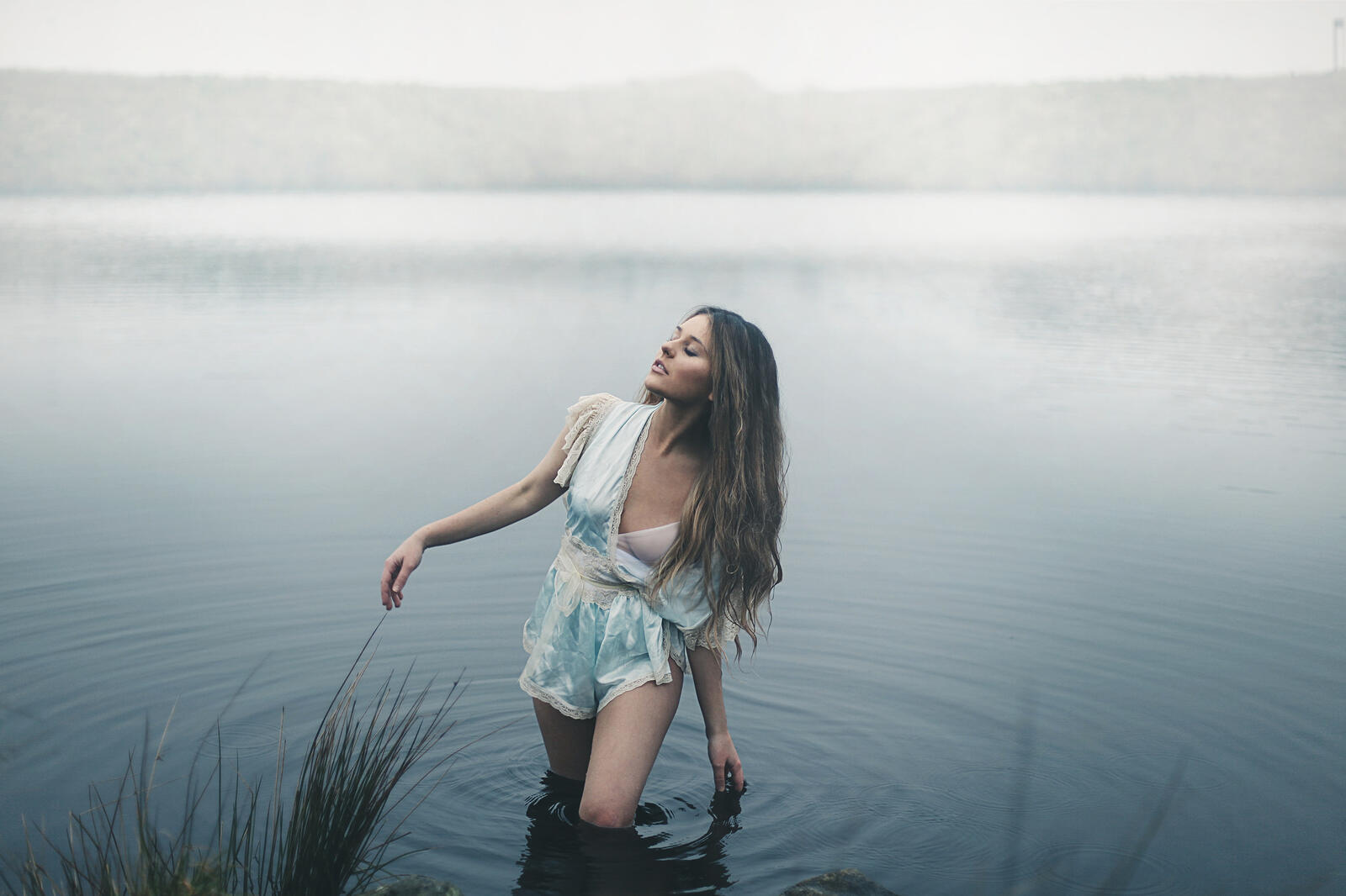 Free photo girl on lake