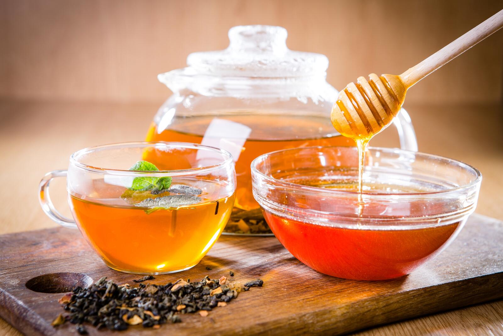 Бесплатное фото Чай с мятой и ароматным мёдом