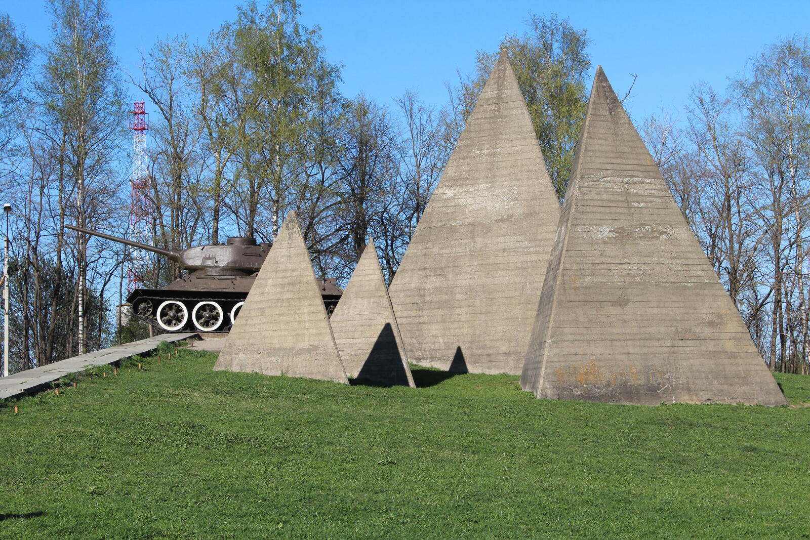 Wallpapers T-34 tank memorial pyramid grass on the desktop