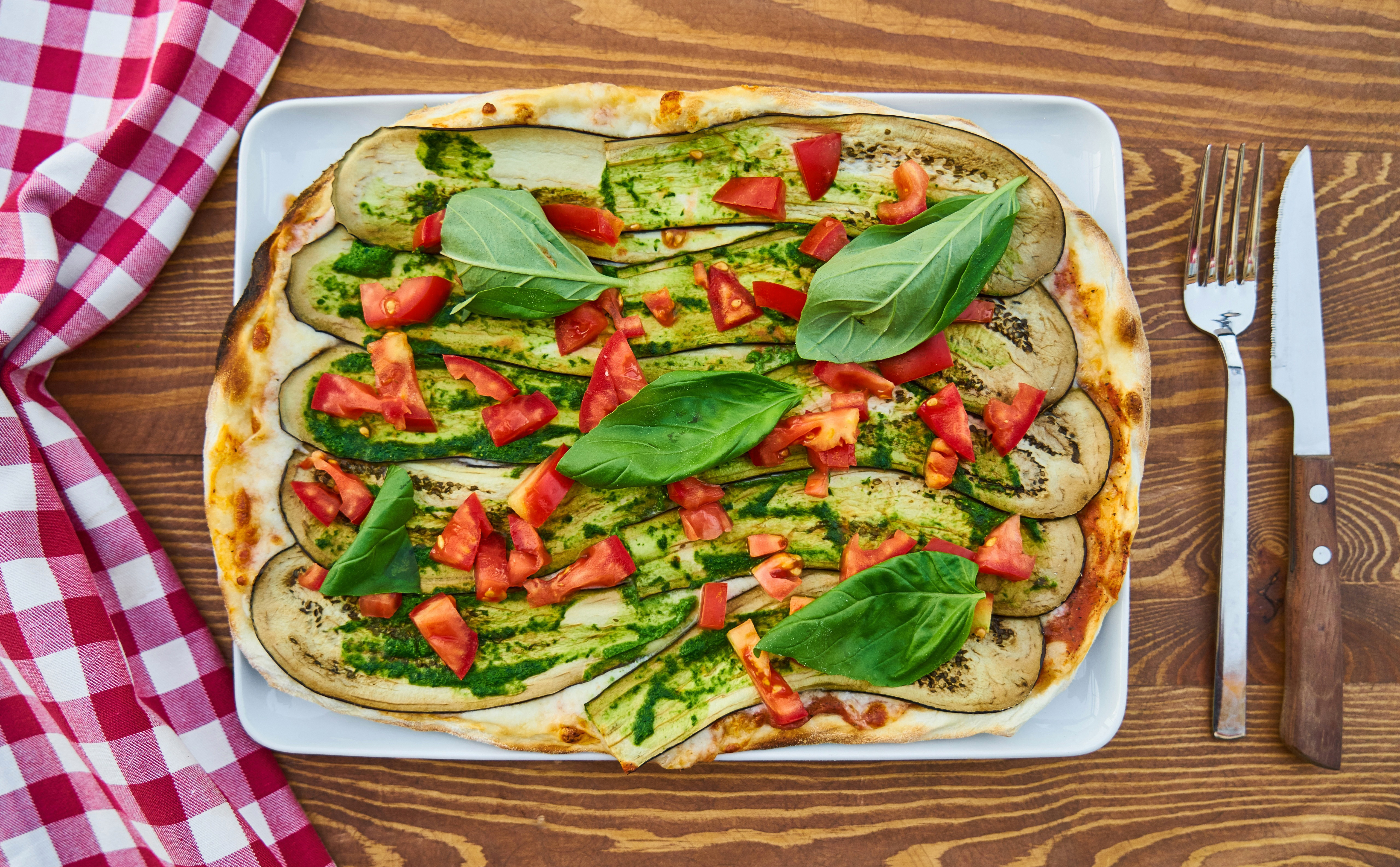 Green pizza · free photo