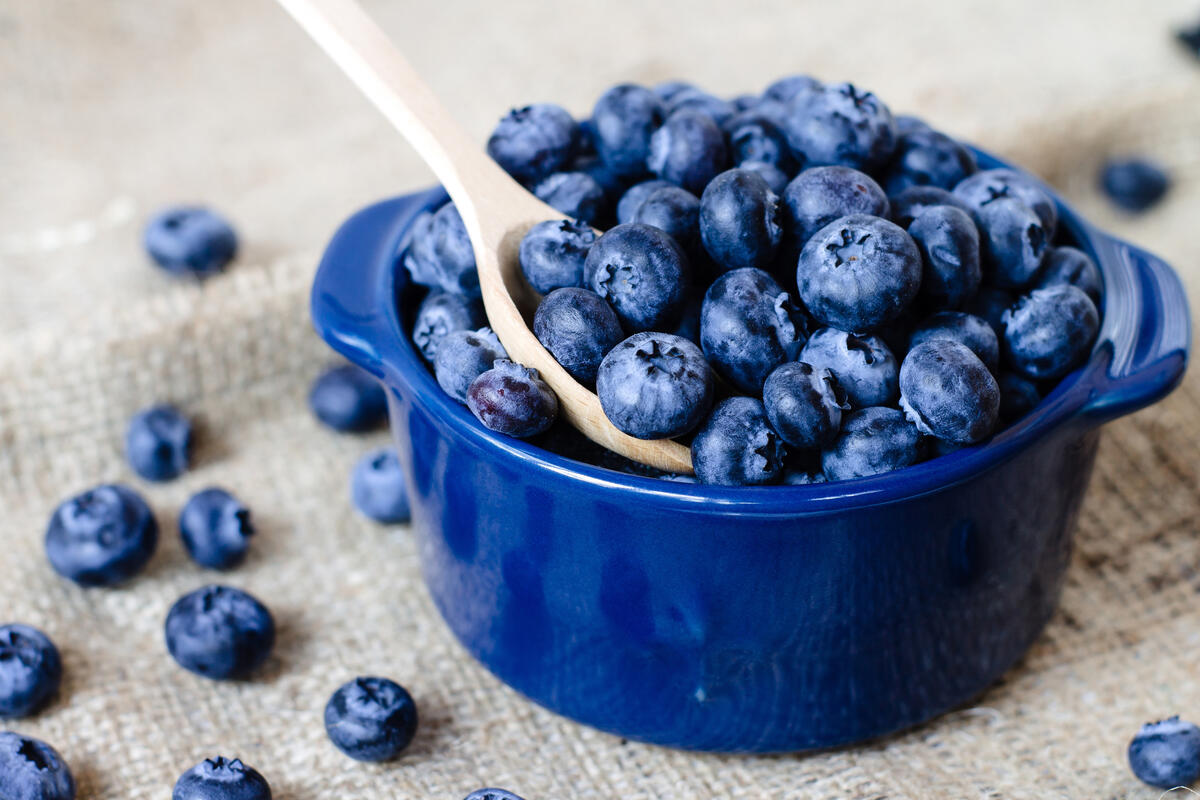 Blueberries in blue pan