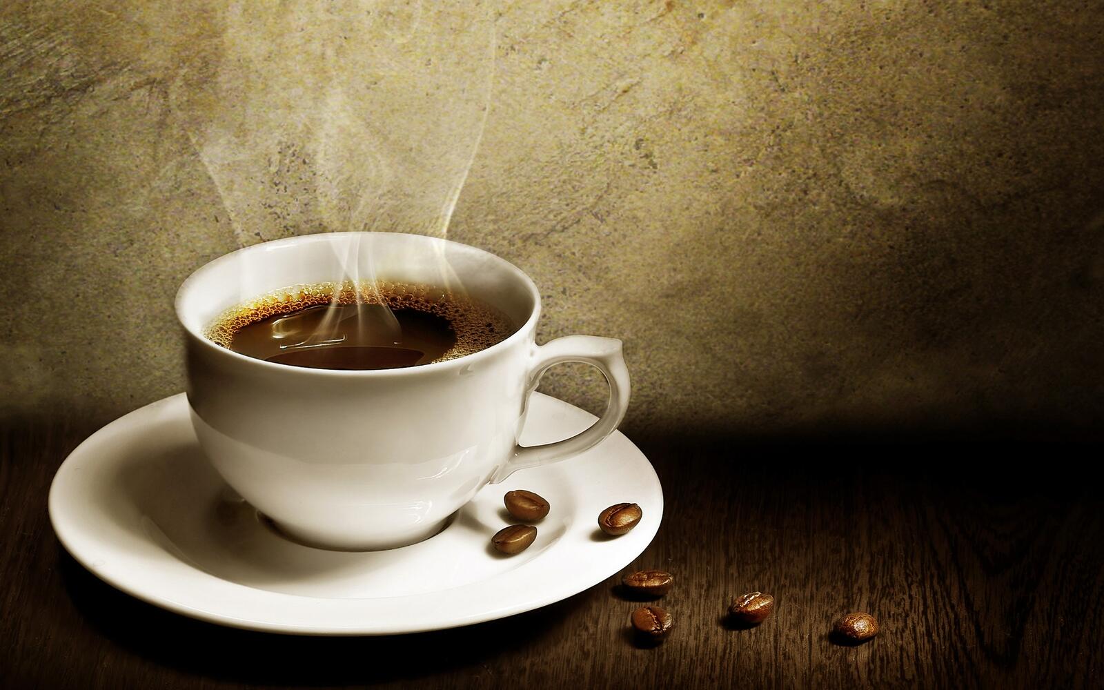 Бесплатное фото Белая чашка горячего кофе