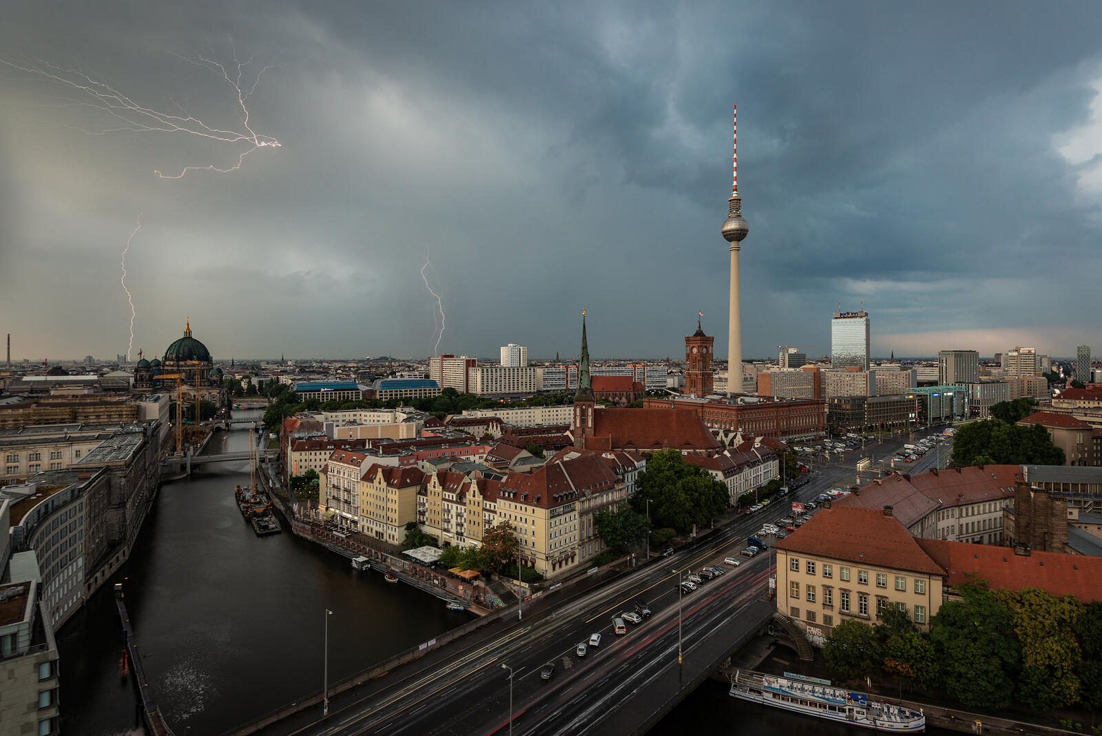 Free photo Thunderstorm in Berlin