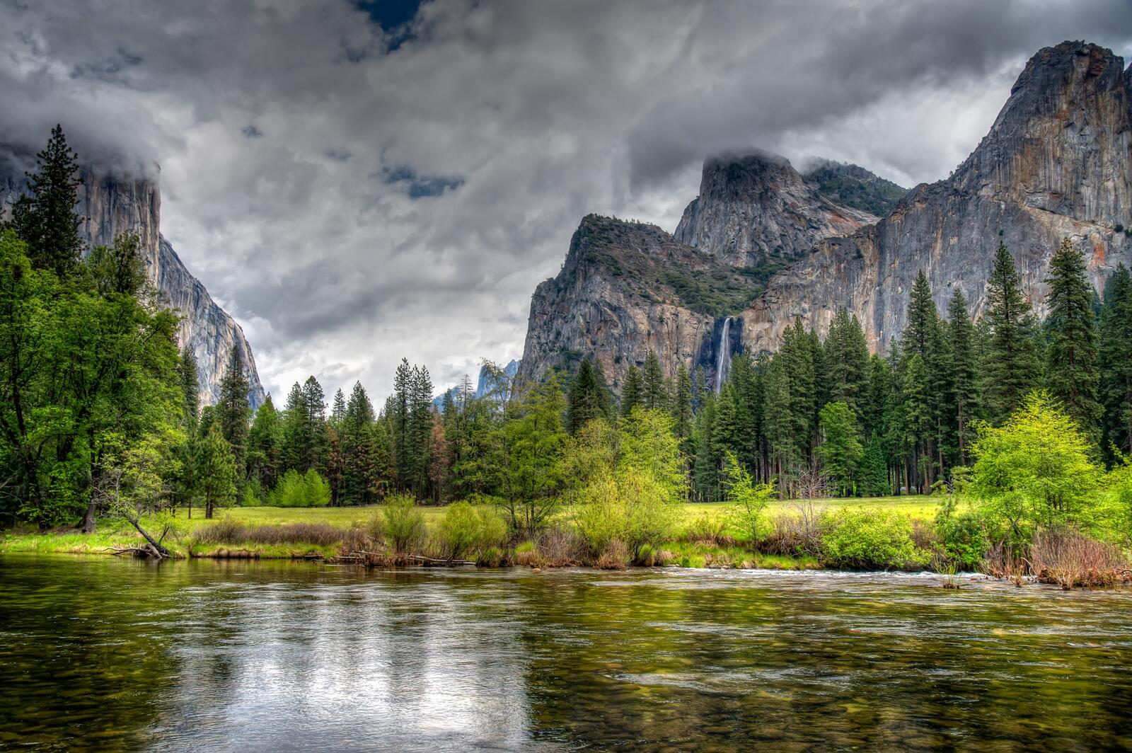 桌面上的壁纸优胜美地国家公园 加利福尼亚州 默塞德河