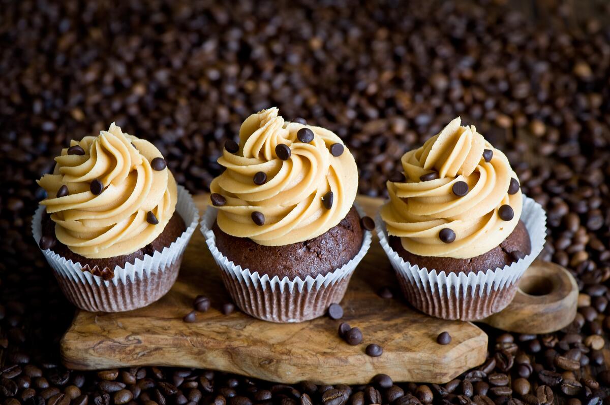 Coffee cupcakes with cream