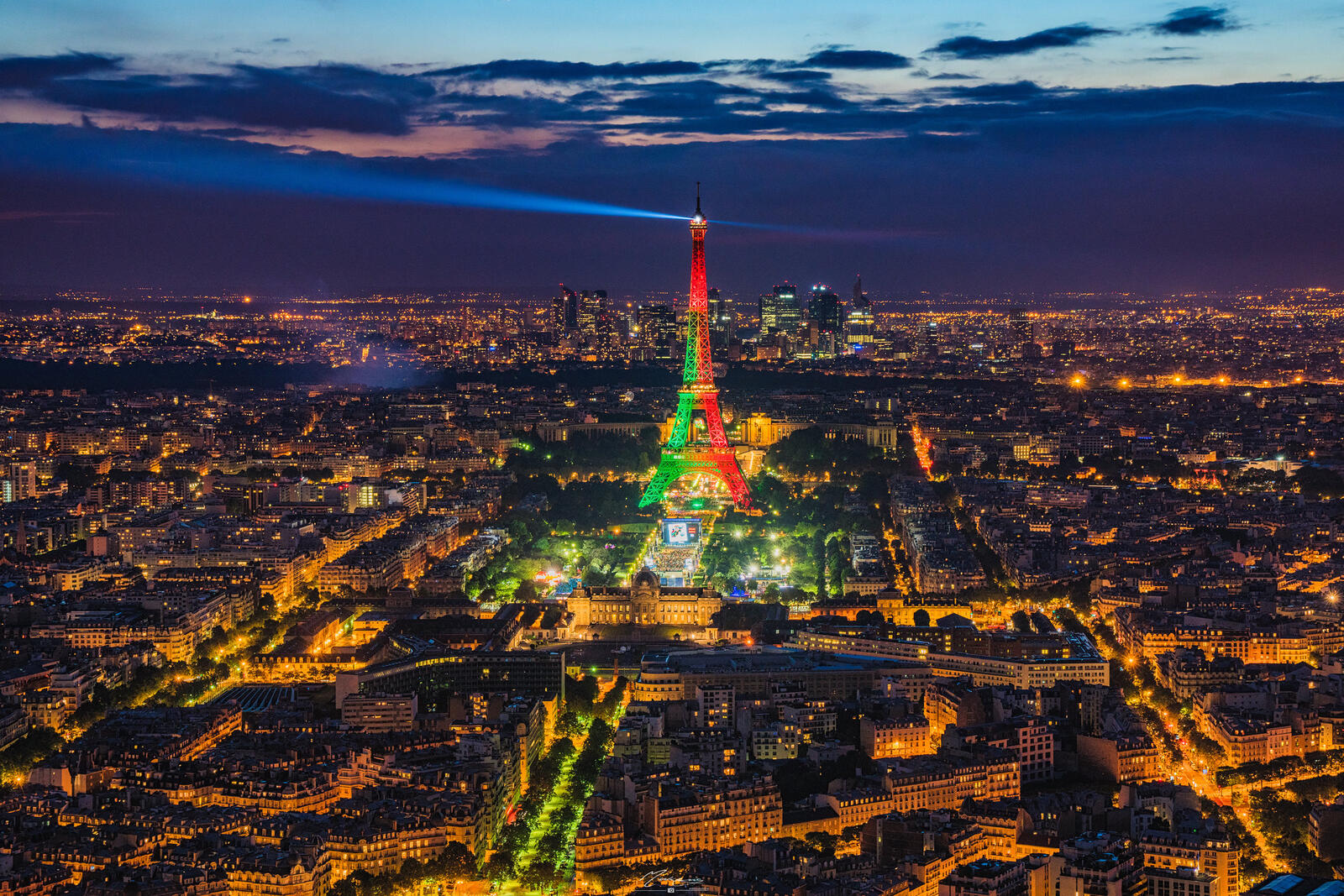 Обои Эйфелева башня Париж ночной город на рабочий стол