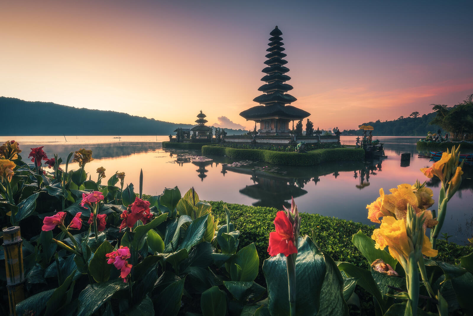 Обои Остров Бали Индонезия Храма Улун Дану на рабочий стол