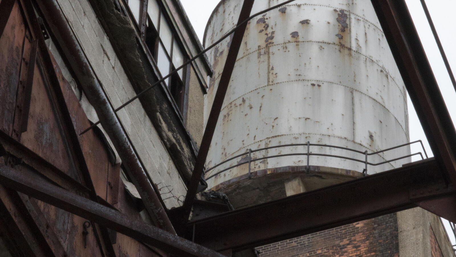 Wallpapers Watertower Detroit rust on the desktop