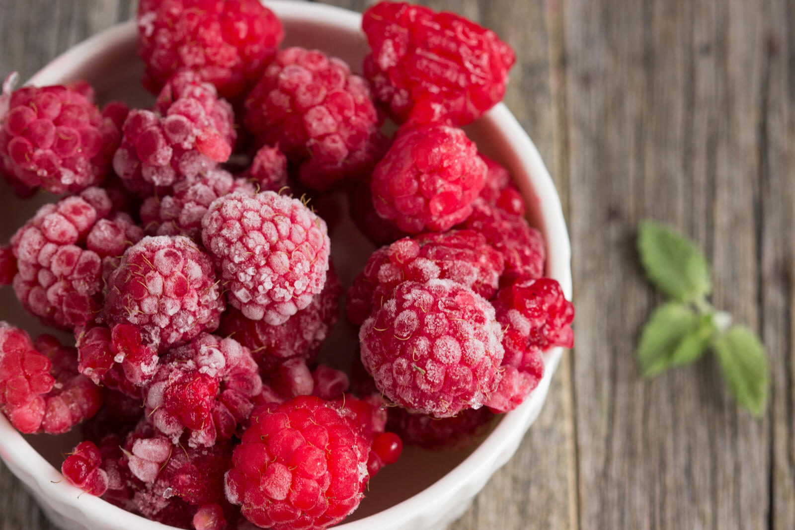 Wallpapers Ripe raspberries healthy breakfast berry on the desktop