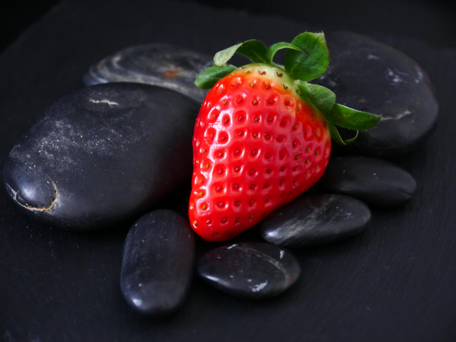 桌面上的壁纸草莓 食物 天然产品