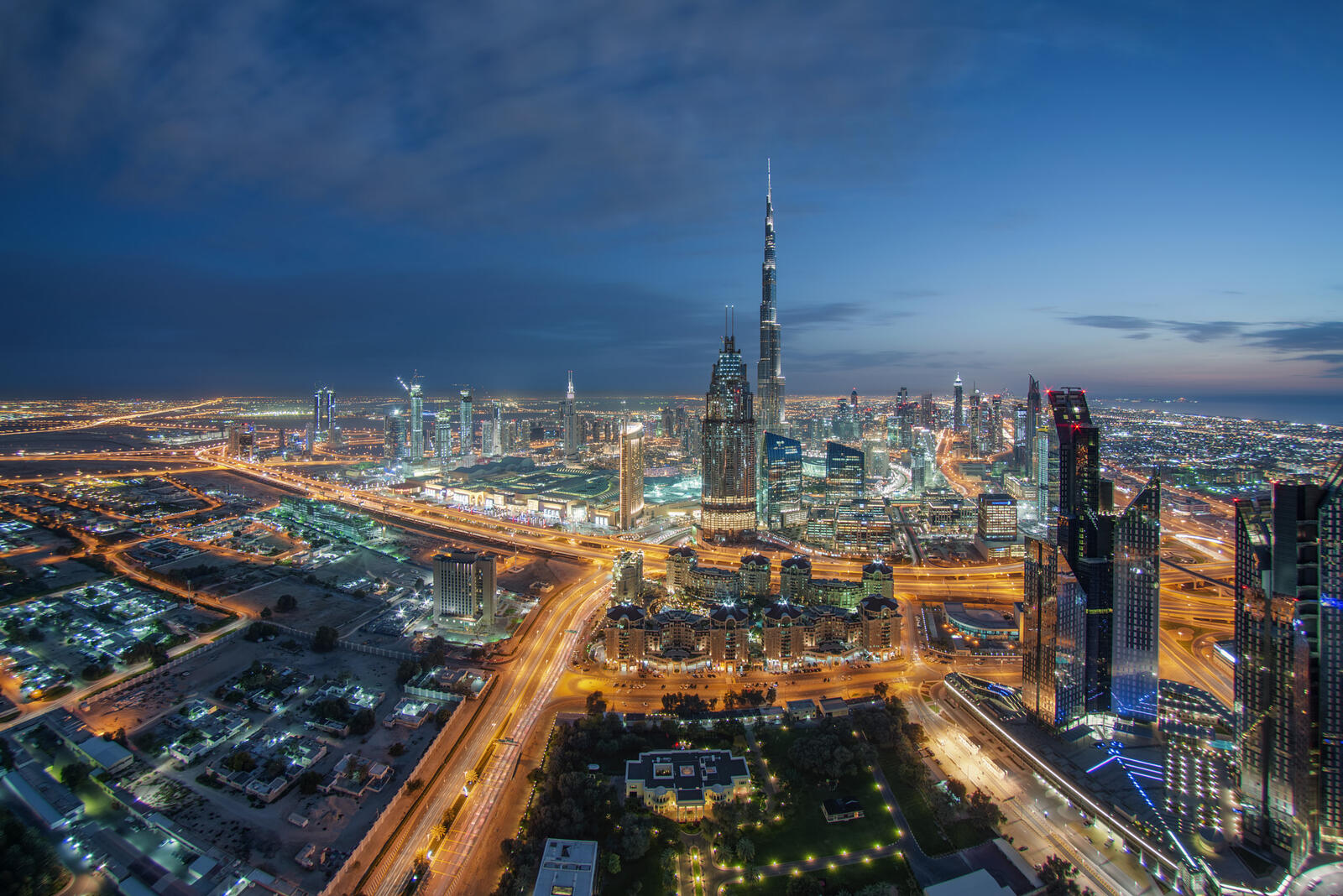 Обои архитектура здания Dubai на рабочий стол