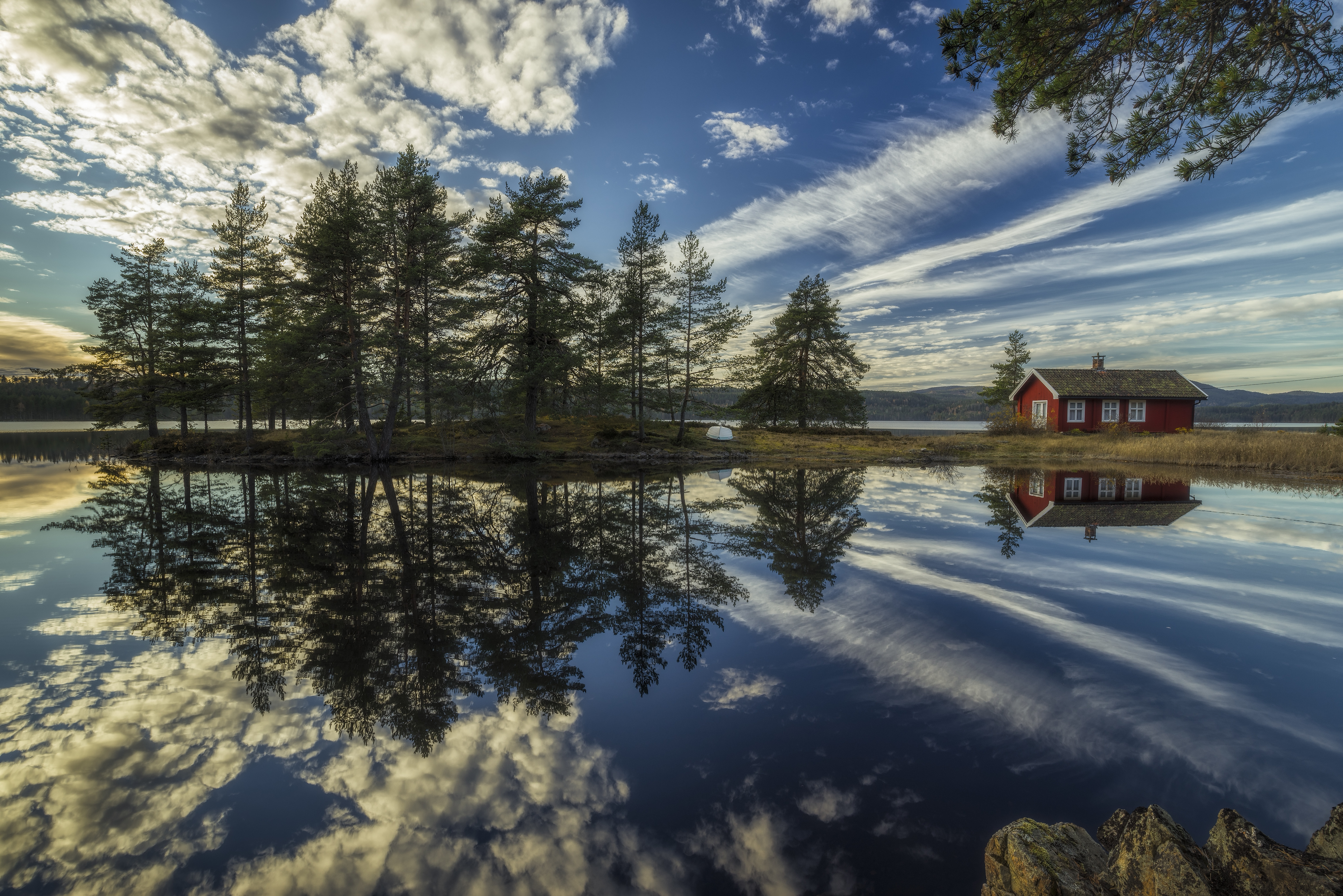 Озеро в домашних условиях. Рингерике Норвегия. Озеро Аспен Швеция. Дом у реки Финляндия. Лапландский заповедник озера.