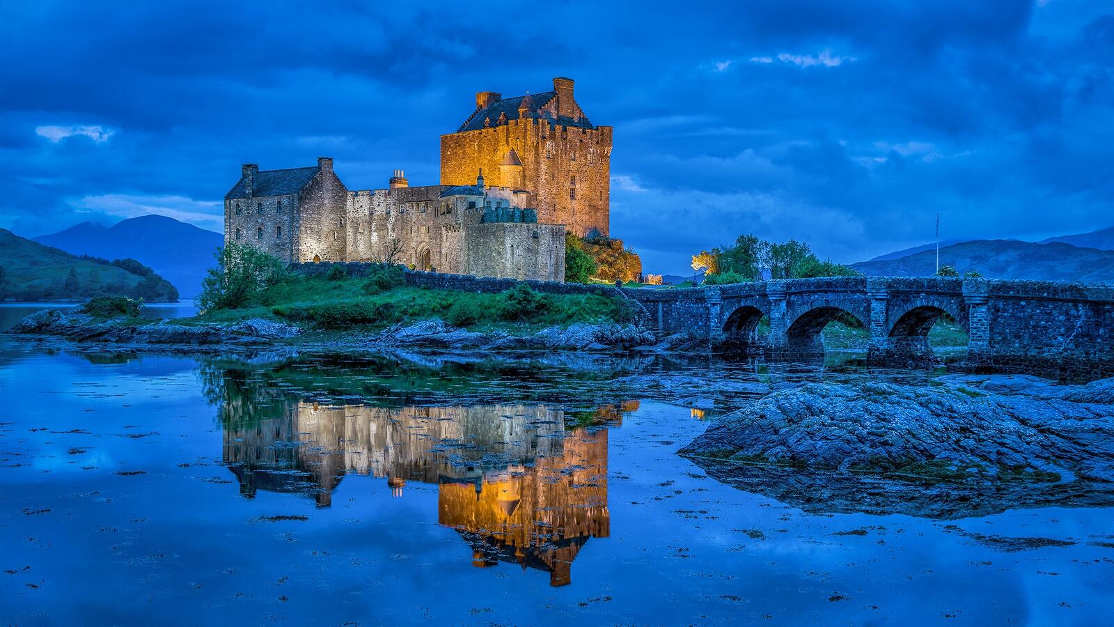 Wallpapers Eilean Donan Castle Scotland night on the desktop