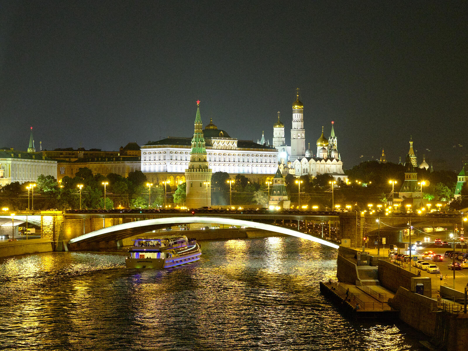 Wallpapers Night Moscow Moscow river Moscow on the desktop